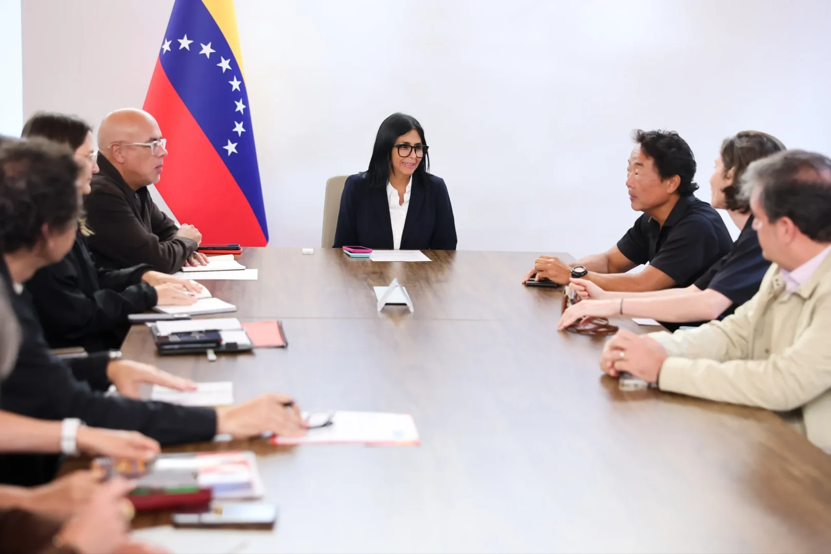 Presidenta (E) Delcy Rodríguez coordina plan de habitabilidad y servicios con especialista internacional Hideki Miyamoto 1 Presidenta E Delcy Rodriguez coordina plan de habitabilidad y servicios con especialista internacional Hideki Miyamoto 3