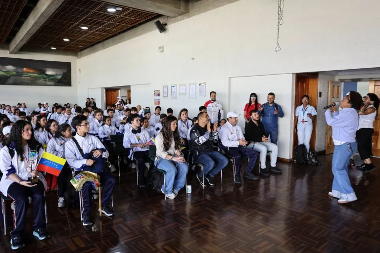 Pueblo venezolano recibe con alegría a Semilleros Científicos que participaron en la Olimpiada Mundial de Robótica Türkiye 2024 4 5078089780415278616 11zon