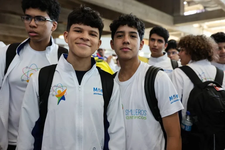 Pueblo venezolano recibe con alegría a Semilleros Científicos que participaron en la Olimpiada Mundial de Robótica Türkiye 2024 1 5078089780415278618 11zon