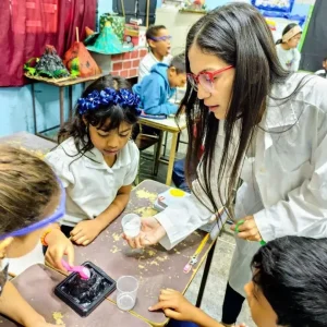 Anzoátegui Semilleros científicos exploraron el fascinante mundo de la química y la física (7)