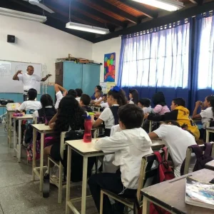 El Programa Nacional Semillero Científico realiza Ciclo Formativo en Robótica en la Escuela Nacional Bolivariana CIUDAD VARYNÁ (2)