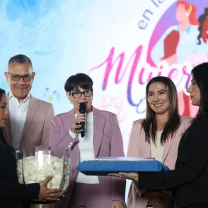 Mincyt presenta libro “Mujeres de las Ciencias en Venezuela” 2 Mincyt presenta libro “Mujeres de las Ciencias en Venezuela” (5)