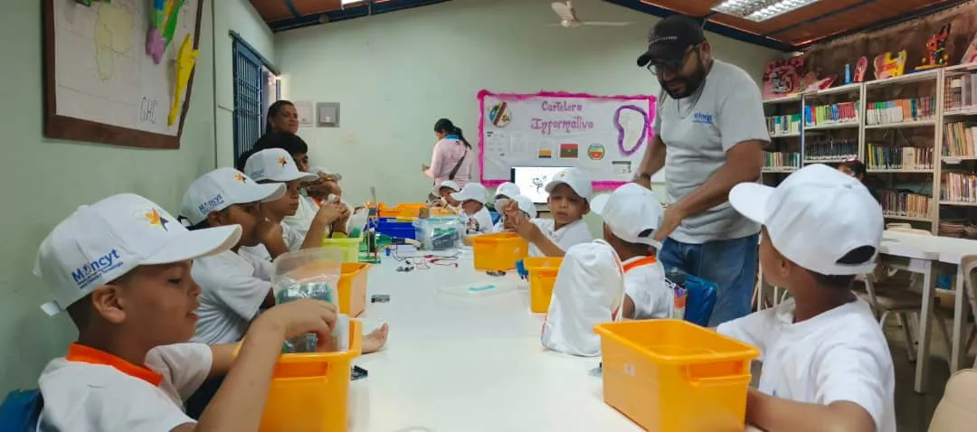 Ninos y ninas de Cojedes descubren el encanto de la quimica robotica y entomologia 1