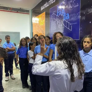 Semilleros Científicos de La Guaira exploran el mundo de la ciencia y la tecnología (6)