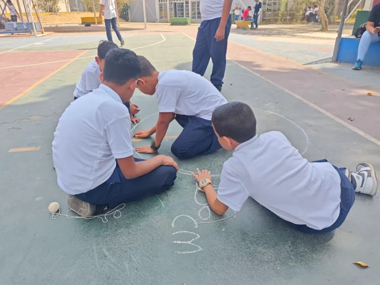 Celebración del Día Internacional de las Matemáticas con el ejercicio “Descubriendo el número π” 1 5091380127216021663_11zon