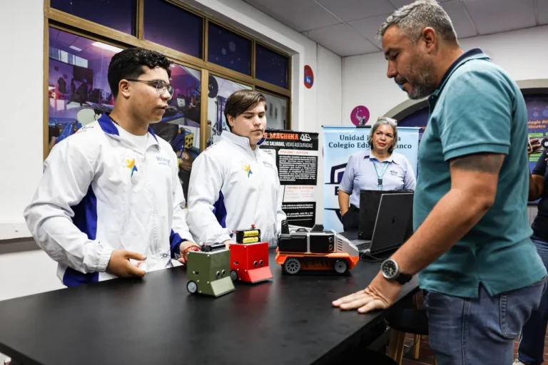 Anzoátegui cuenta con Centro Didáctico para la Enseñanza de las Ciencias 7 4922908364288143416_11zon
