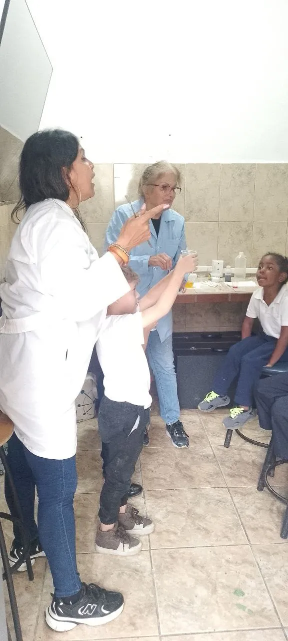 El Polo va a la Escuela despierta el interés científico de más de 900 jóvenes en Caucagüita 12 4938439361167470719_11zon