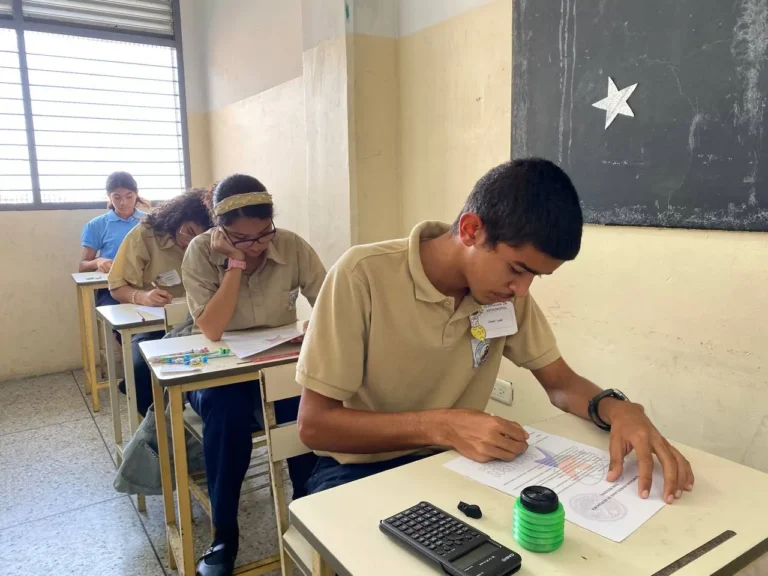 Estudiantes de Aragua listos para II fase de la Olimpiada Venezolana de Astronomía 2025 2 4940476945192300670_11zon