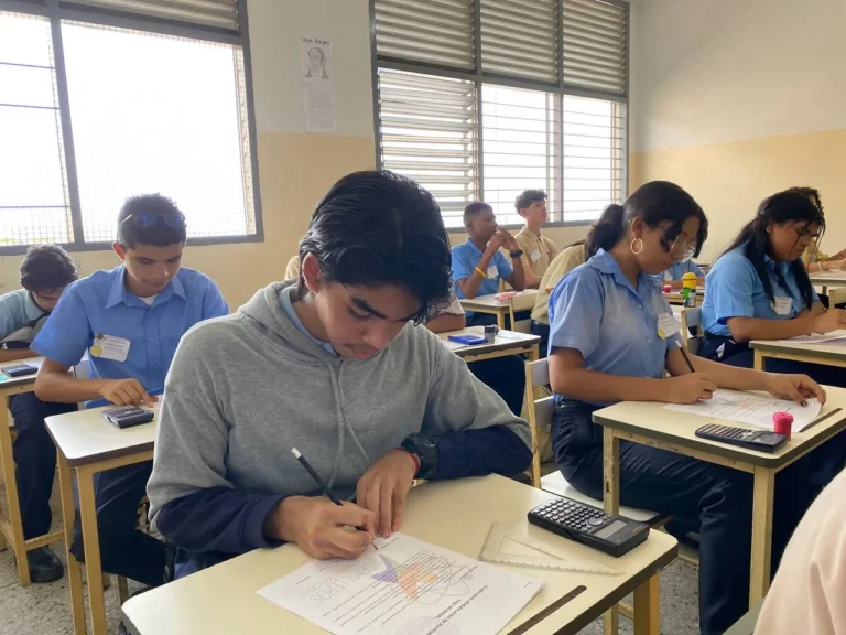 Estudiantes de Aragua listos para II fase de la Olimpiada Venezolana de Astronomía 2025 5 4940476945192300671_11zon
