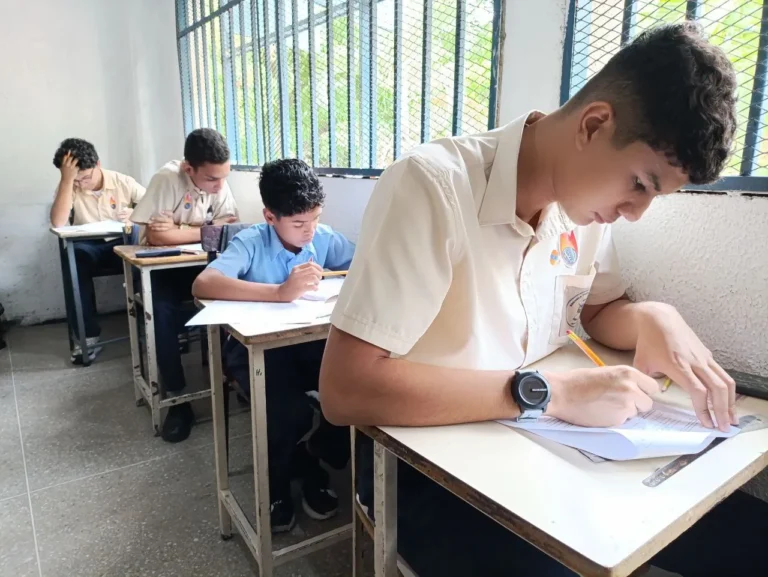 Estudiantes de Aragua listos para II fase de la Olimpiada Venezolana de Astronomía 2025 8 4943013256524574112_11zon