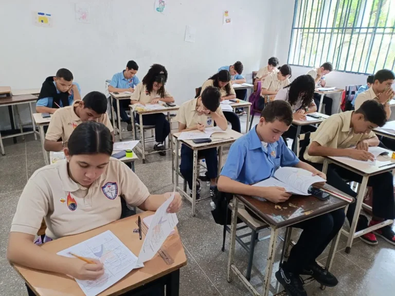Estudiantes de Aragua listos para II fase de la Olimpiada Venezolana de Astronomía 2025 1 4943013256524574114_11zon