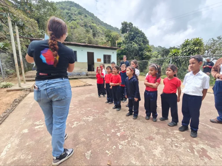 El Polo va a la Escuela despierta el interés científico de más de 900 jóvenes en Caucagüita 3 4962978562323885628_52_11zon