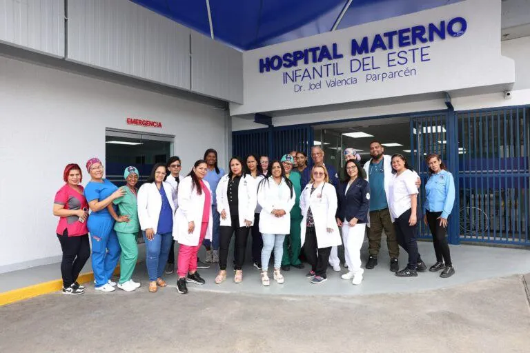 Gobierno venezolano entrega modernizado Materno Infantil del Este a la comunidad de Petare 6 Presidente Maduro entrega Hospital Materno Infantil Dr. Joel Valencia Parparcén en Petare
