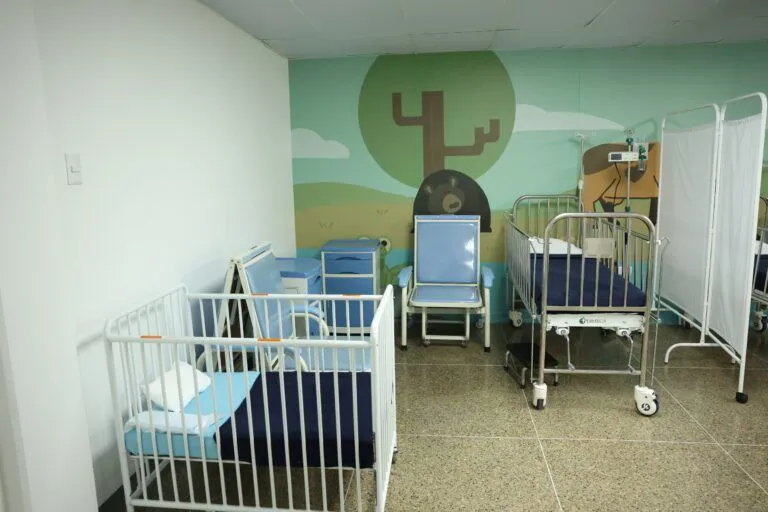 Gobierno venezolano entrega modernizado Materno Infantil del Este a la comunidad de Petare 3 Presidente Maduro entrega Hospital Materno Infantil Dr. Joel Valencia Parparcén en Petare