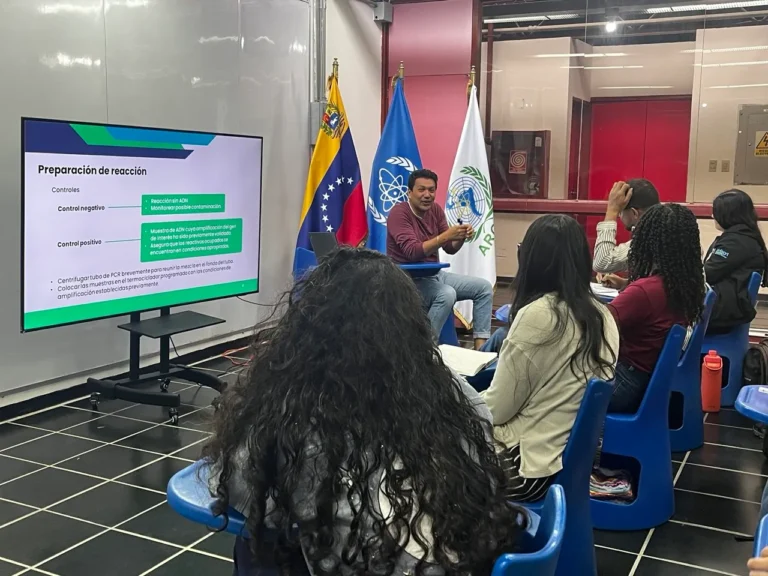 Segunda jornada de capacitación en el Polo Científico Tecnológico: bioinformática y detección de cianobacterias