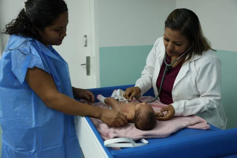 Gobierno venezolano entrega modernizado Materno Infantil del Este a la comunidad de Petare 2 Presidente Maduro entrega Hospital Materno Infantil Dr. Joel Valencia Parparcén en Petare