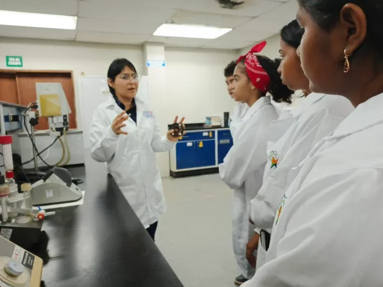 Fundación Inzit abre sus puertas a futuros jóvenes científicos