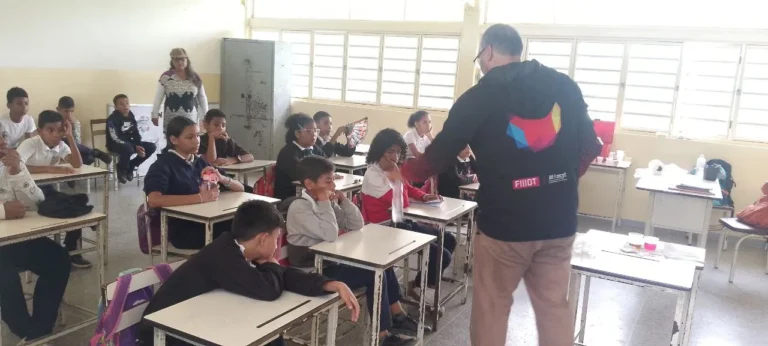Polo va a la Escuela continua llevando ciencia y tecnología a Caucagüita 10 CEN Negro Primero (24)_25_11zon