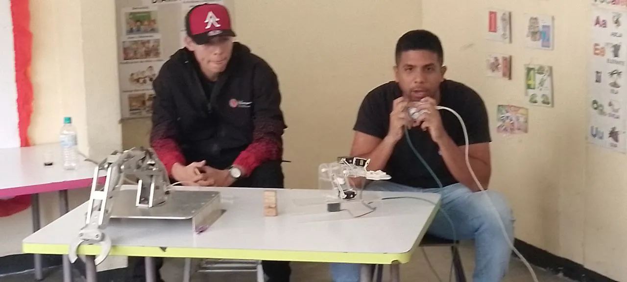 U.E.M Santiago Mariño 9 Colegio Santiago Marino 25 20