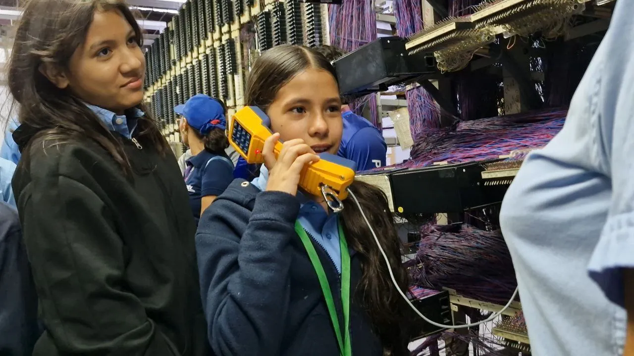 Estudiantes de Bolívar se acercan al mundo de las telecomunicaciones con Cantv 3 Estudiantes de Bolivar se acercan al mundo de las telecomunicaciones con Cantv 1