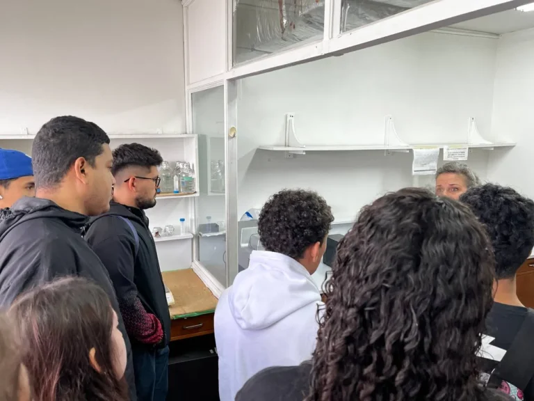 Jovenes de la Fiiidt en el Ivic (11)_10_11zon