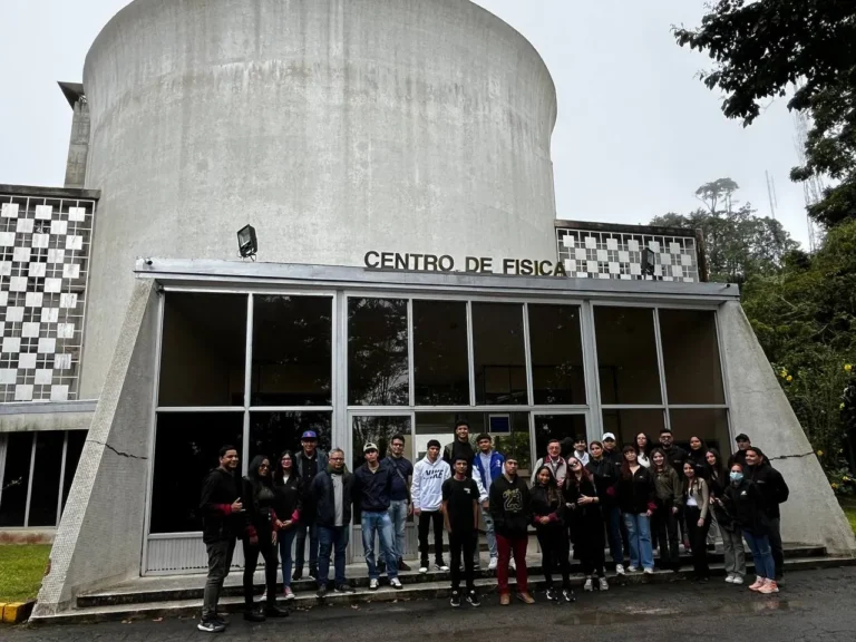 Jovenes de la Fiiidt en el Ivic (17)_16_11zon