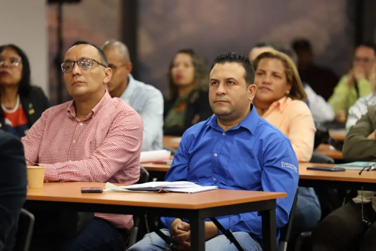 Taller de geopolítica abordó importancia de la ciencia y la tecnología en el orden mundial