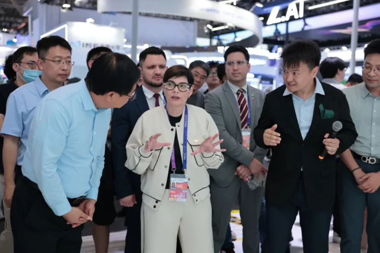 Delegación venezolana comparte avances en materia de IA con iFLYTEK (11)