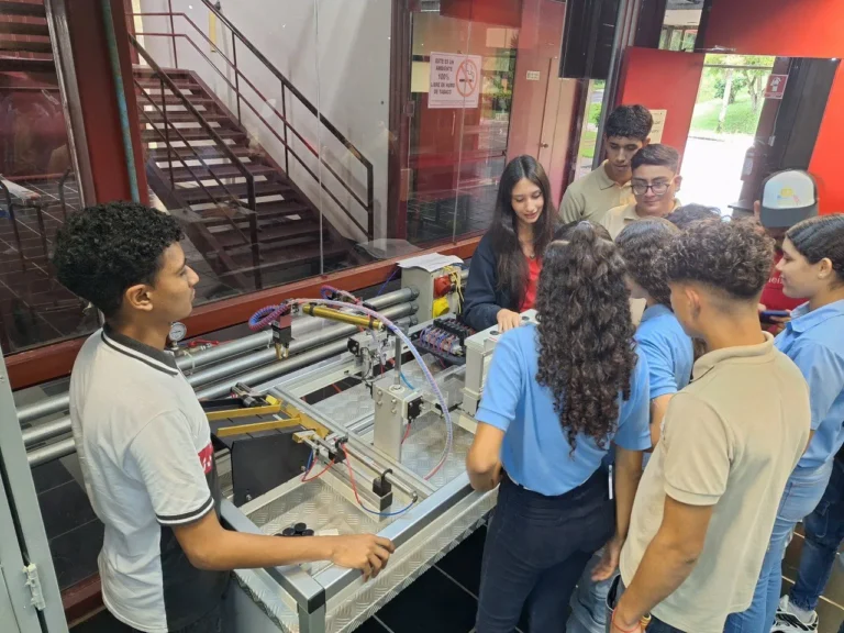 Estudiantes de educación media culminan pasantías técnicas en la Fundación Instituto de Ingeniería (FIIIDT) 1 Noticia de Pasantes