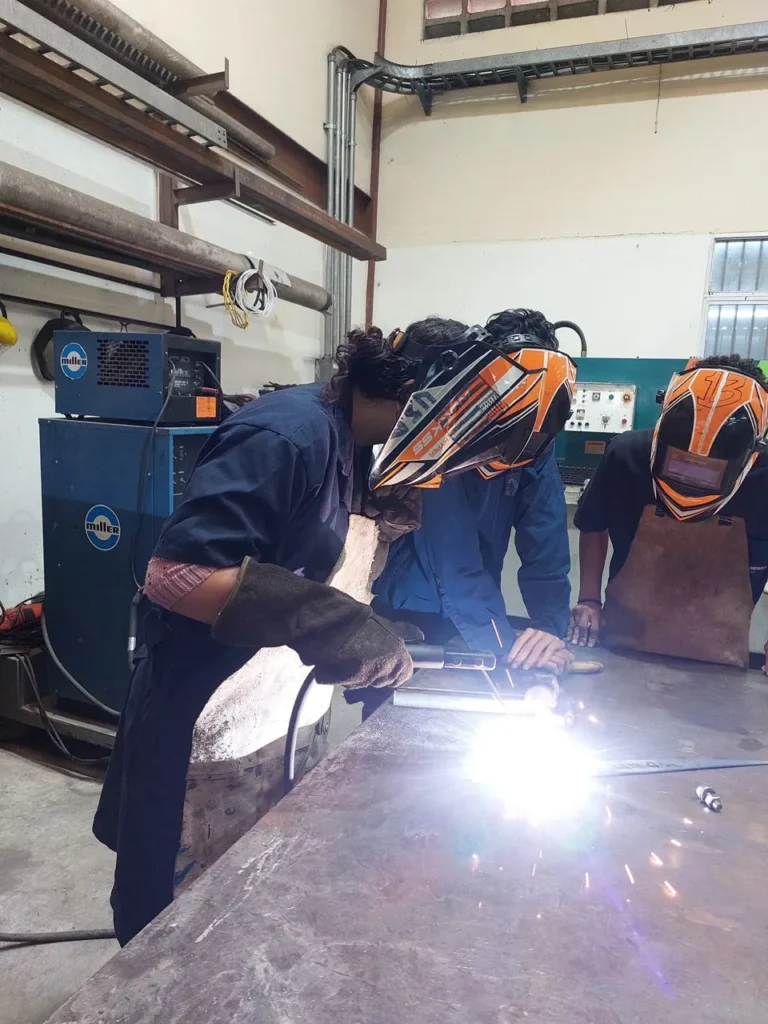 Estudiantes de educación media culminan pasantías técnicas en la Fundación Instituto de Ingeniería (FIIIDT) 3 Noticia de Pasantes