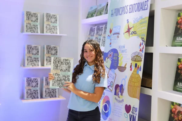 Caraqueños visitan estand del Mincyt en Filven3-17_11zon