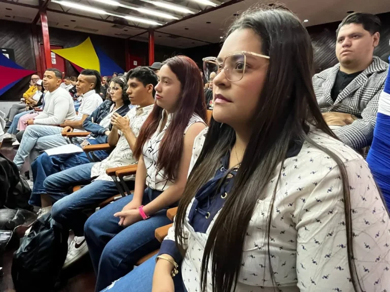 Estudiantes de química de la UNETRANS presentan sus informes finales de pasantías en auditorio de la FIIIDT 10 unetrans pasantias (7)