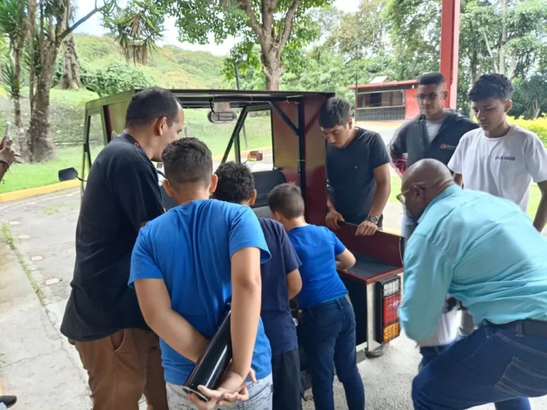 visita de la embajada cubana (36)
