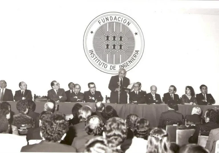 Reseña histórica de la Fundación Instituto de Ingeniería (FII), creada en 1980 con la participación de PDVSA, la USB y otros entes nacionales.