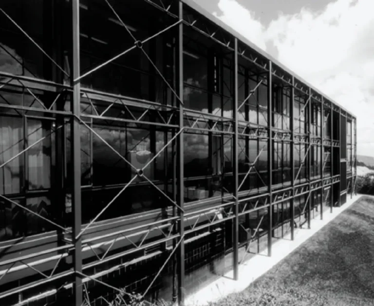 Edificio sede de la Fundación Instituto de Ingeniería (FII) en Altos de Sartenejas, Caracas, con 6.200 m2 de infraestructura tecnológica.