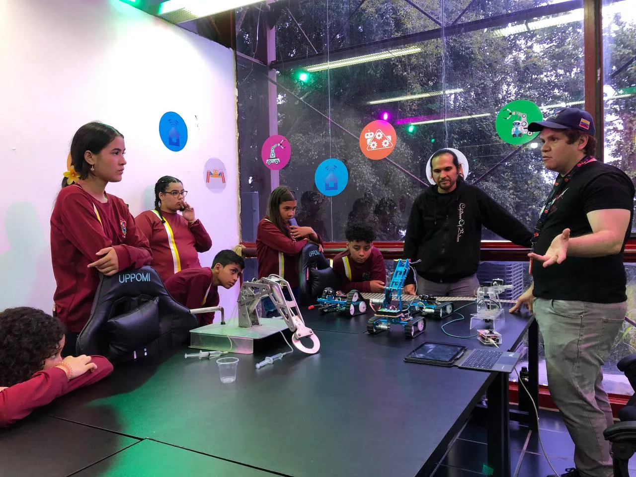 Jovenes de Miranda potencian sus habilidades roboticas y mecatronicas con la Ruta Cientifica 2