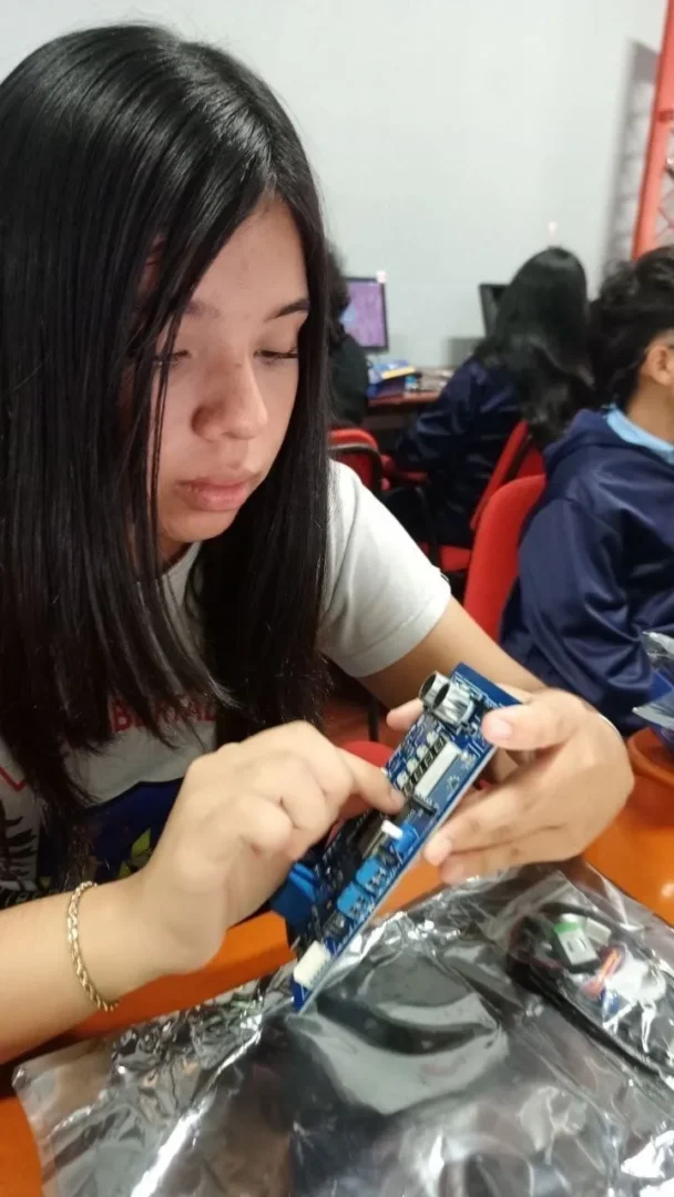 Programa Semilleros Cientificos impulsa la robotica y la electronica en escuelas tecnicas del pais 7