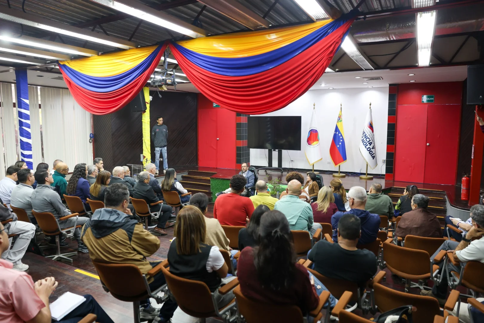 Ministro Yvan Gil encabeza primera reunion con trabajadores de la ciencia para fortalecer el sector 4
