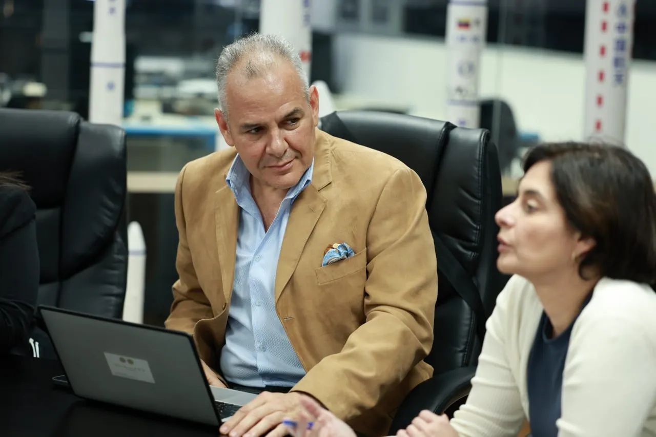 Universidad de las Ciencias Humberto Fernandez Moran evalua infraestructura y anuncia nuevas licenciaturas 4