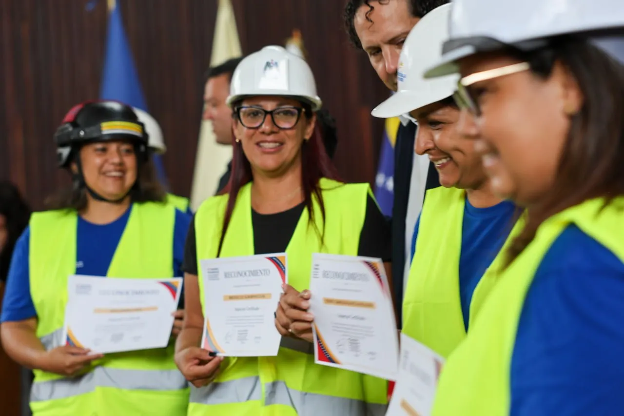 Comision Presidencial reconocio la labor de mas de 560 ingenieros desplegados tras eventos sismicos 10