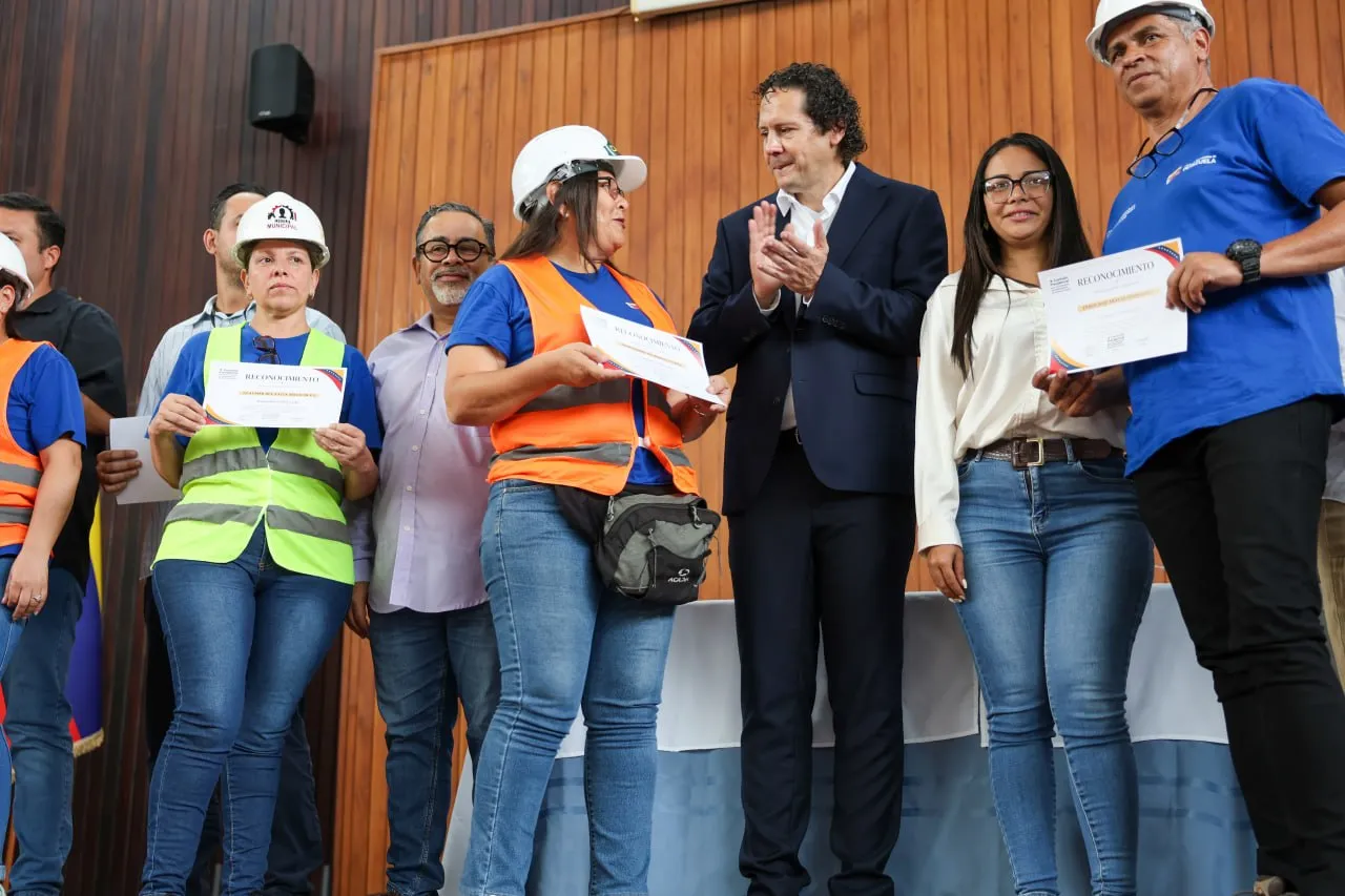 Comision Presidencial reconocio la labor de mas de 560 ingenieros desplegados tras eventos sismicos 6
