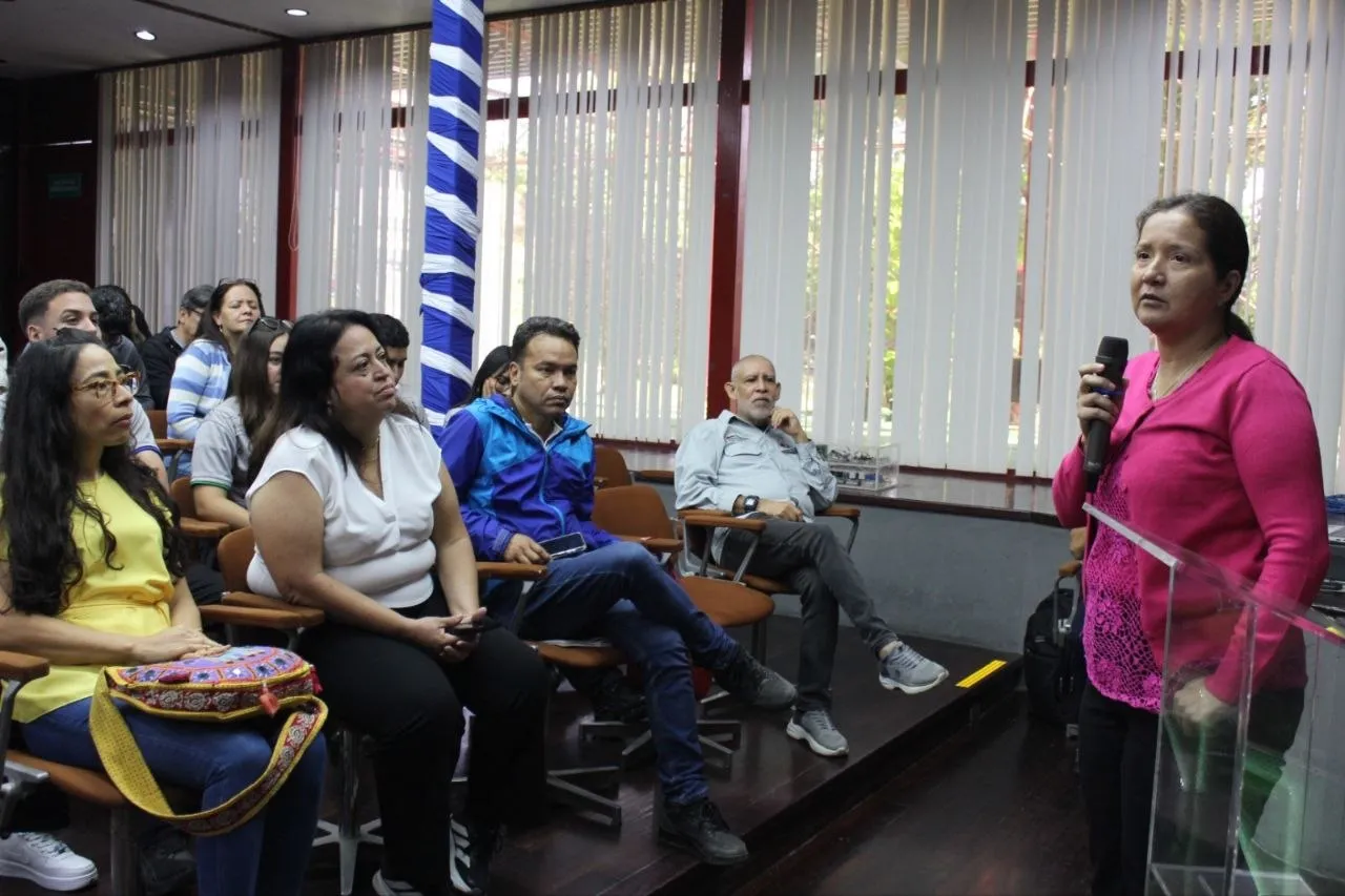 Jovenes tecnicos y universitarios de la Gran Caracas innovan y aprenden haciendo en el Instituto de Ingenieria 4