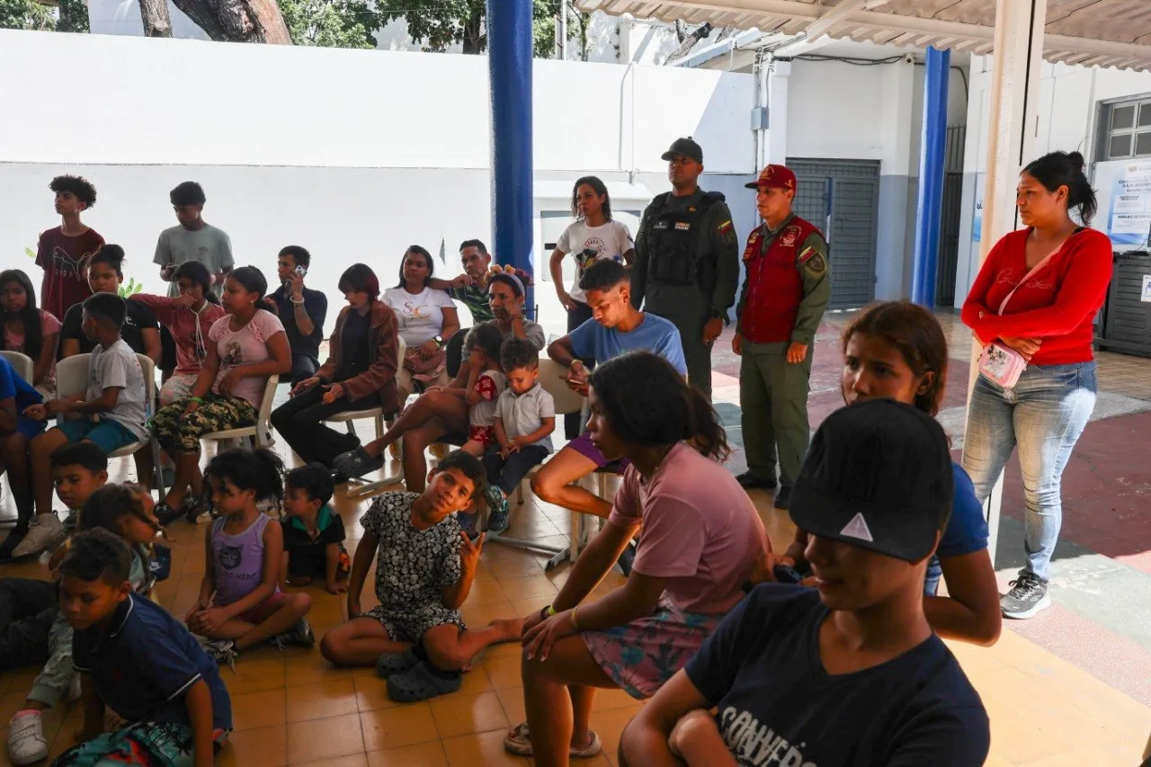 Mincyt equipa de uniformes a jovenes de campamento transitorio U.E. Edoardo Crema para los Juegos Venezuela Renace 2026 1