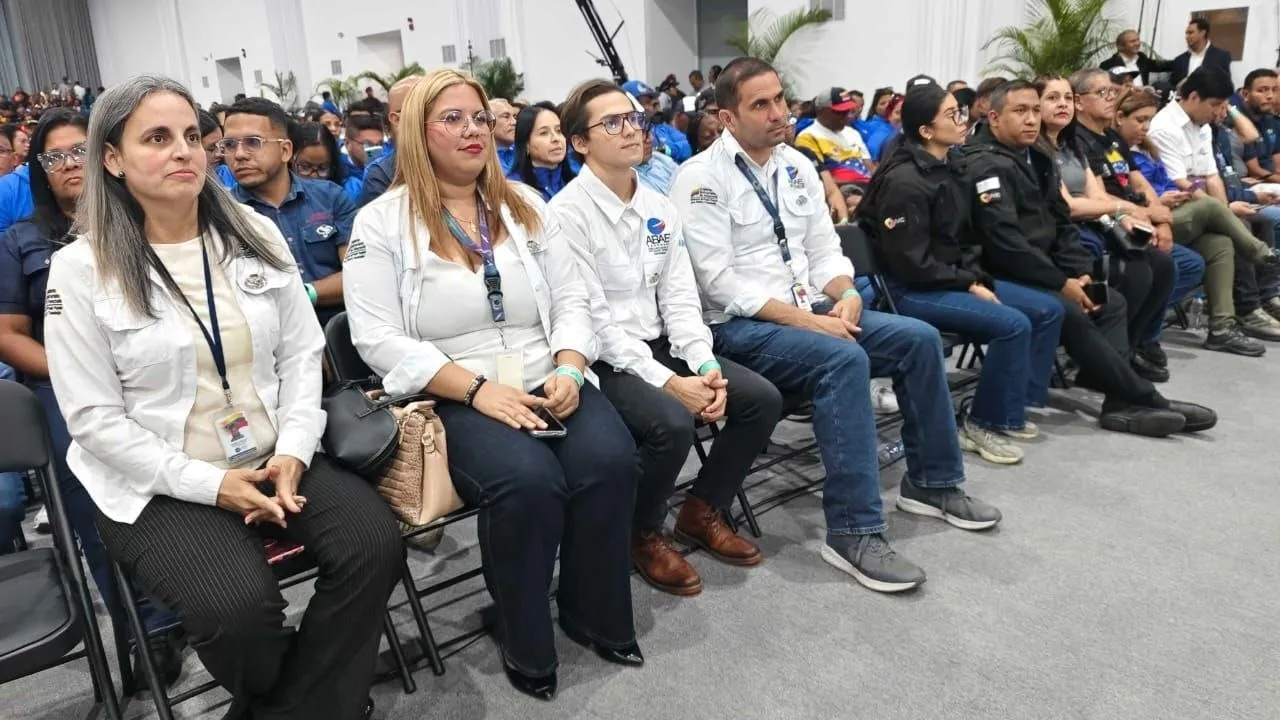Presidenta Encargada otorga la orden Heroes y Heroinas de Venezuela a personal de la ABAE 3