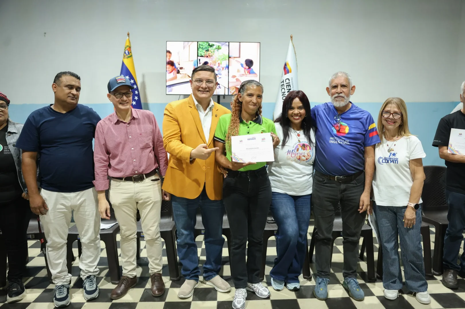 Mincyt entrega certificados y reconocimientos a familias del Campamento Transitorio Edoardo Crema en El Paraíso 5 Mincyt entrega certificados y reconocimientos a familias del Campamento Transitorio Edoardo Crema en El Paraiso 2