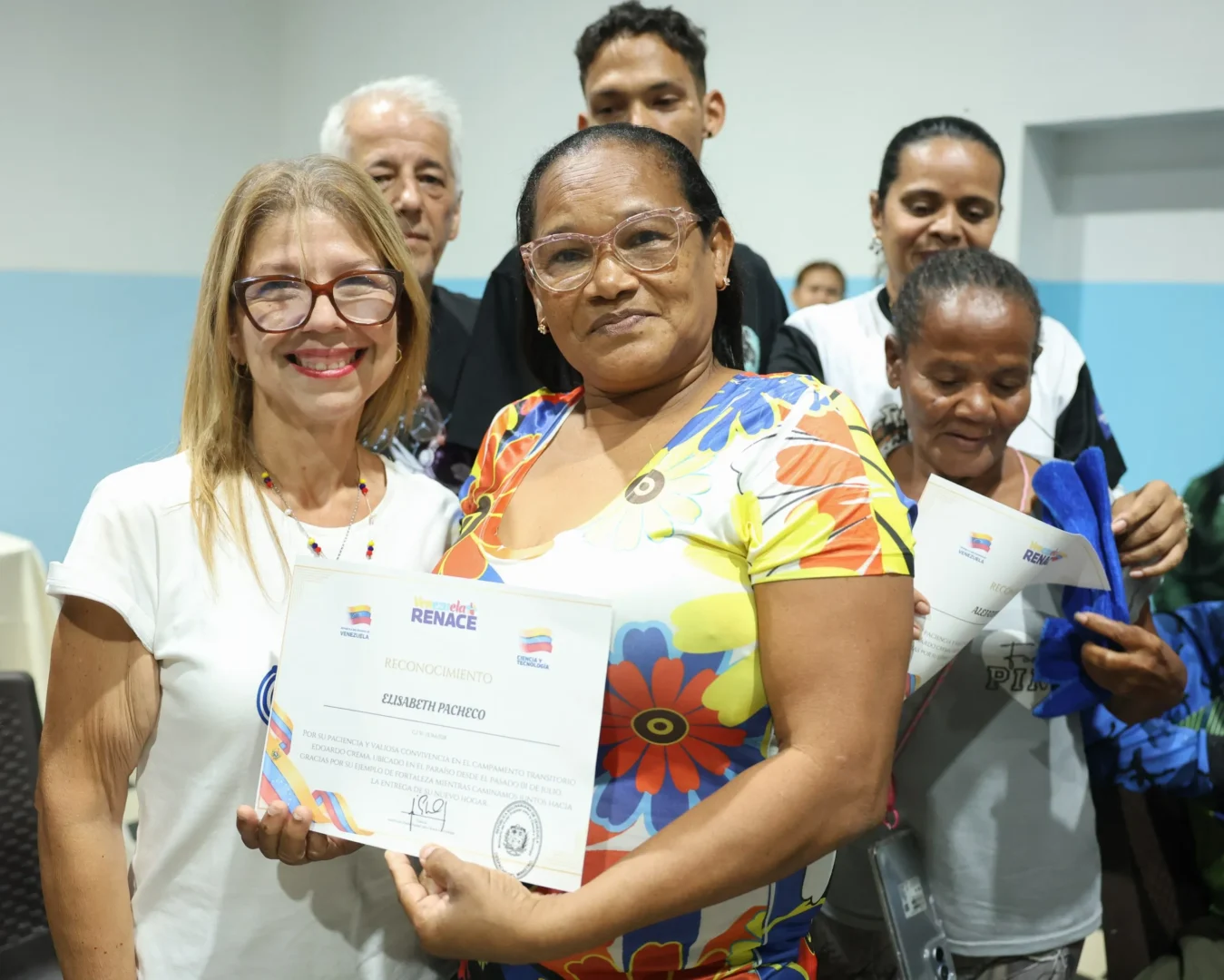 Mincyt entrega certificados y reconocimientos a familias del Campamento Transitorio Edoardo Crema en El Paraíso 2 Mincyt entrega certificados y reconocimientos a familias del Campamento Transitorio Edoardo Crema en El Paraiso 6