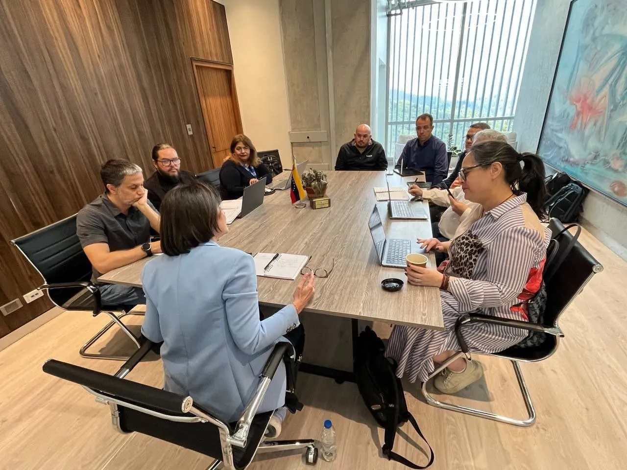 Educacion ante la convergencia retos curriculares y docentes de la integracion programacion–electronica–IA–IoT–Robotica 1