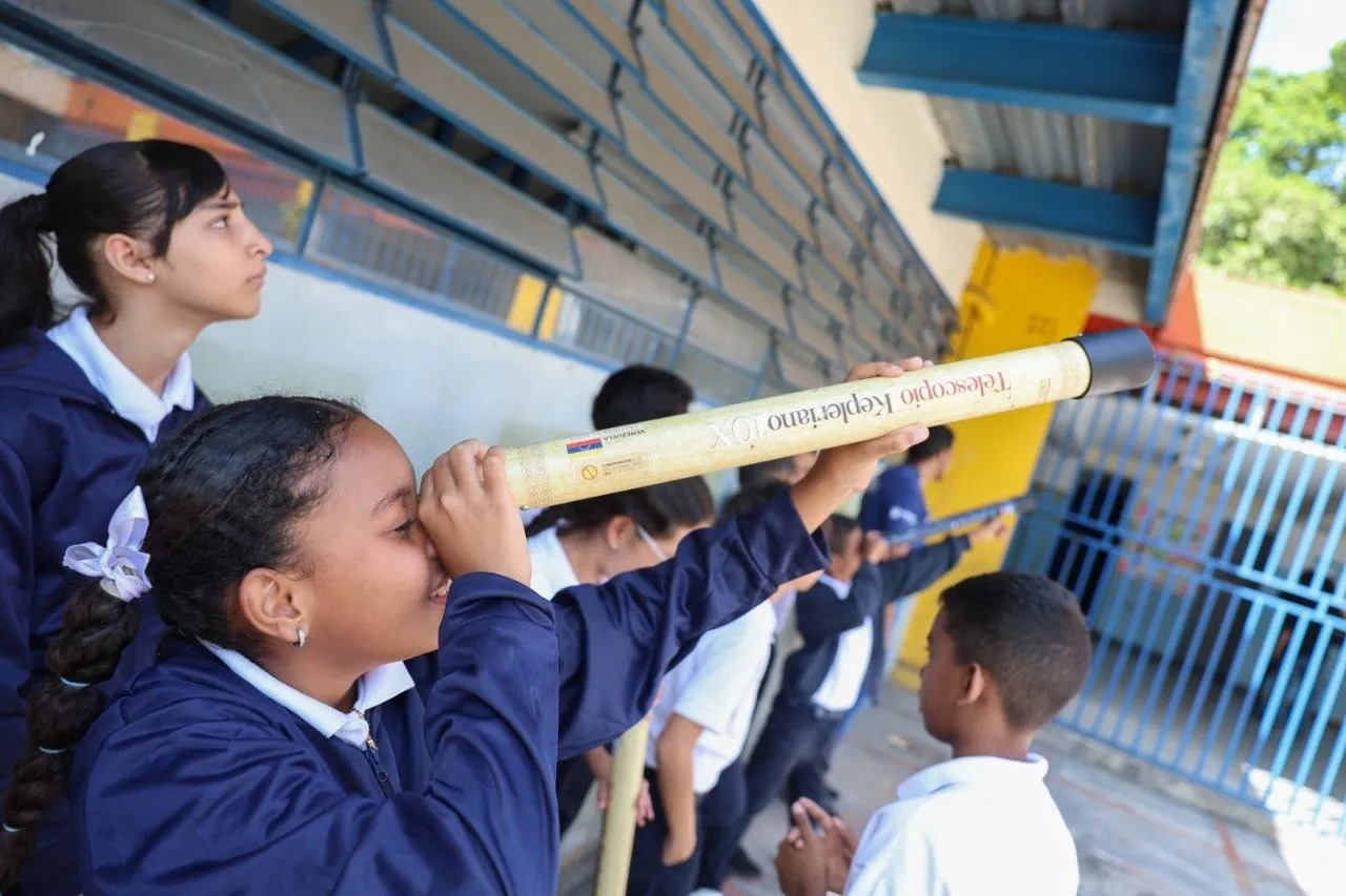 Fundacite Miranda y Funvisis forman a docentes y estudiantes en ciencia y prevencion sismica 4